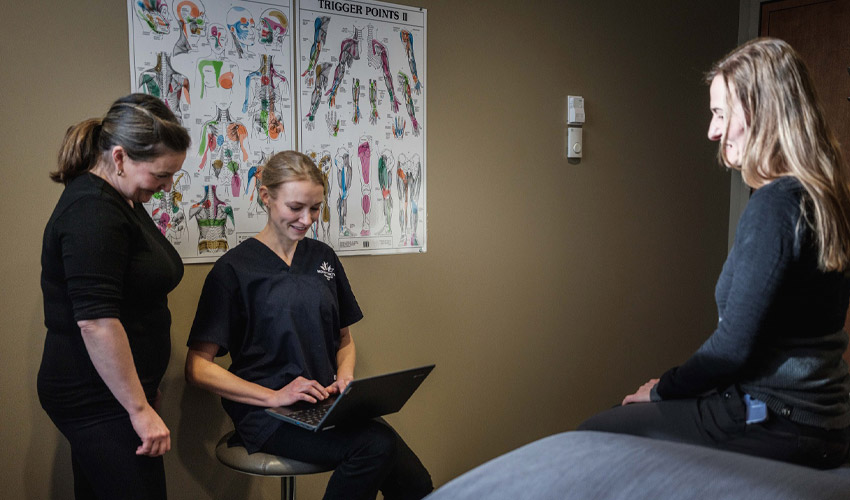 A student and faculty meeting with a client at the MRU practicum clinic.