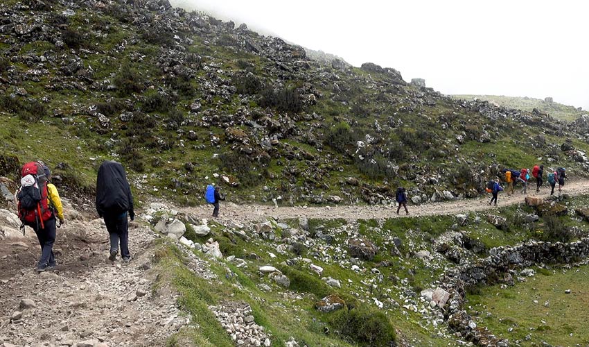 Peruvian field school hike