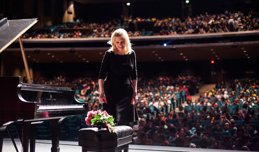 Grammy-nominated pianist Mona Golabek.