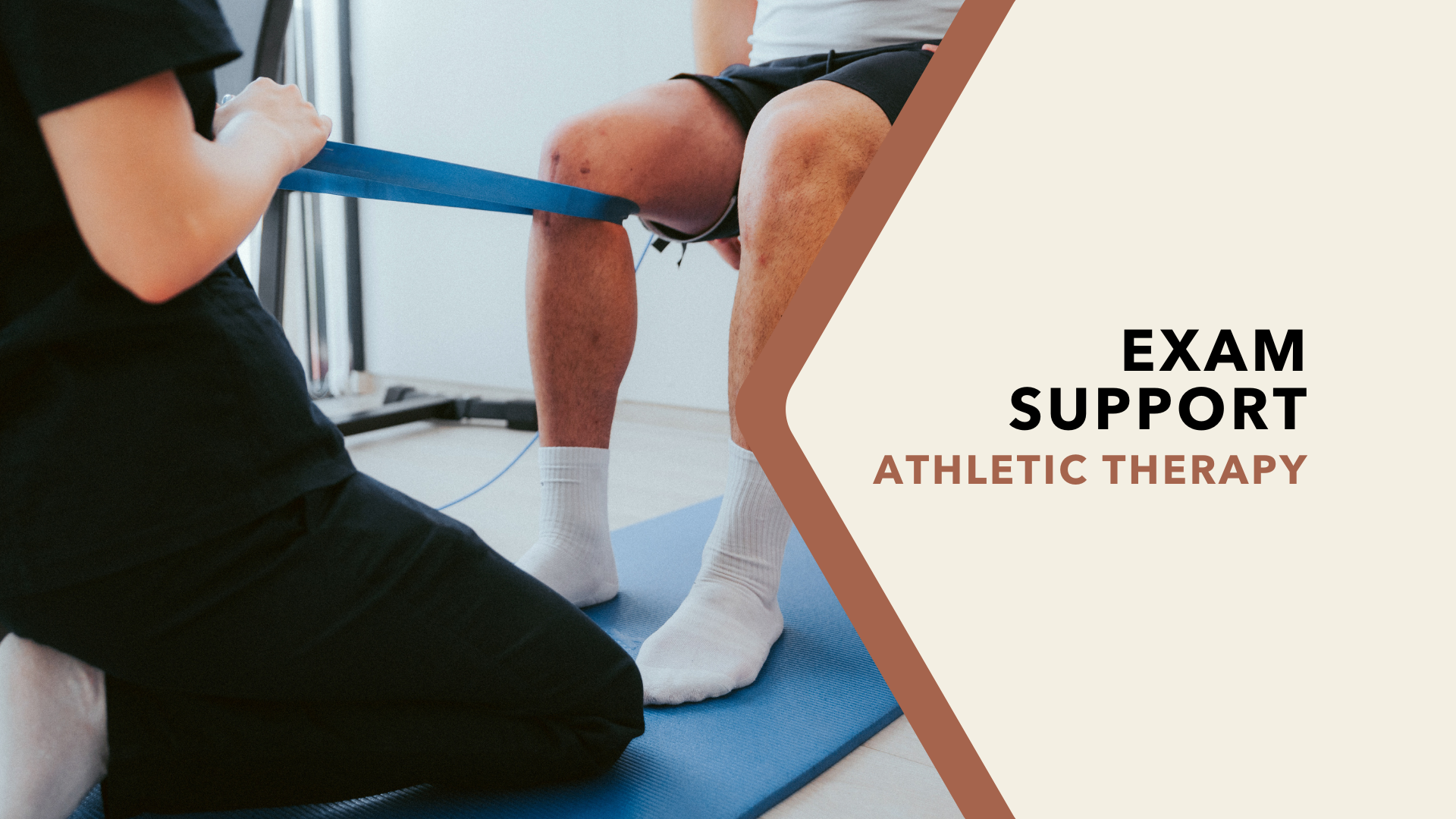 Exam support Athletic Therapy: An athletic therapist teaching a patient how to use a resistance band.