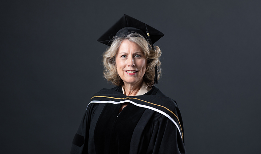 Photo of Dawn Farrell.