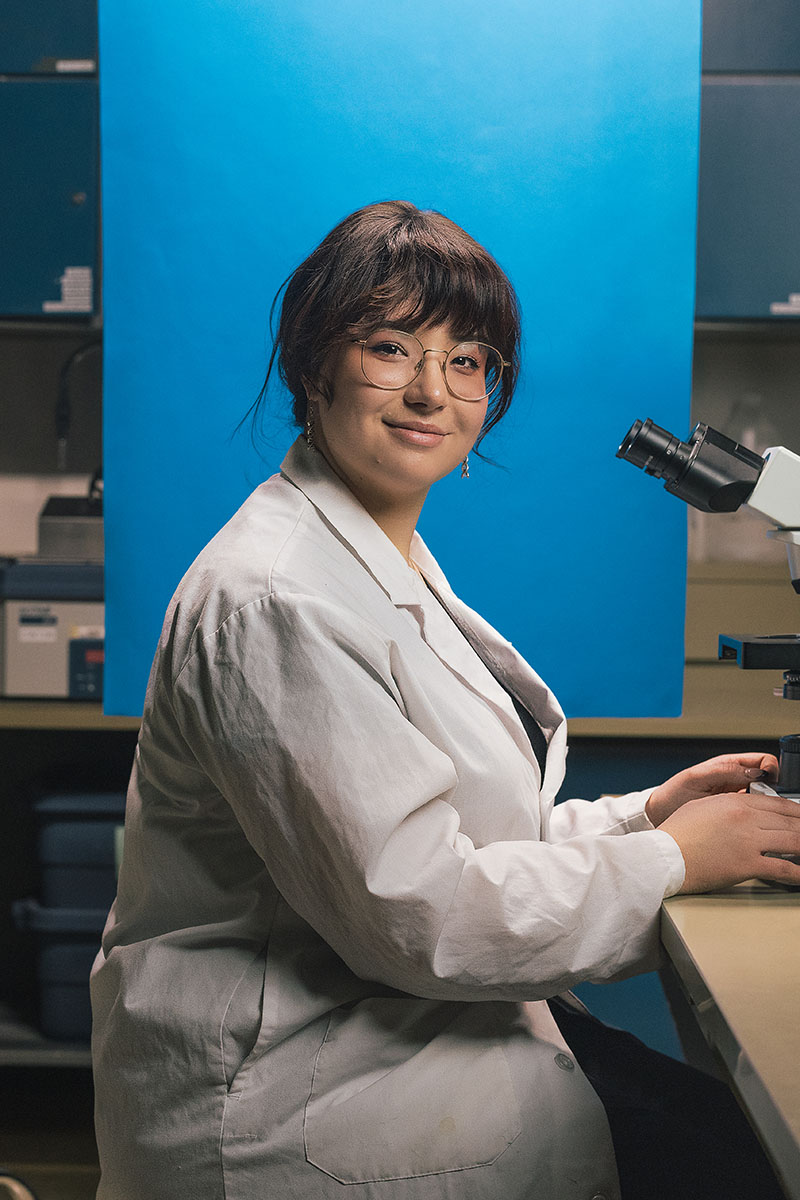 Emily Kingdon in a laboratory.